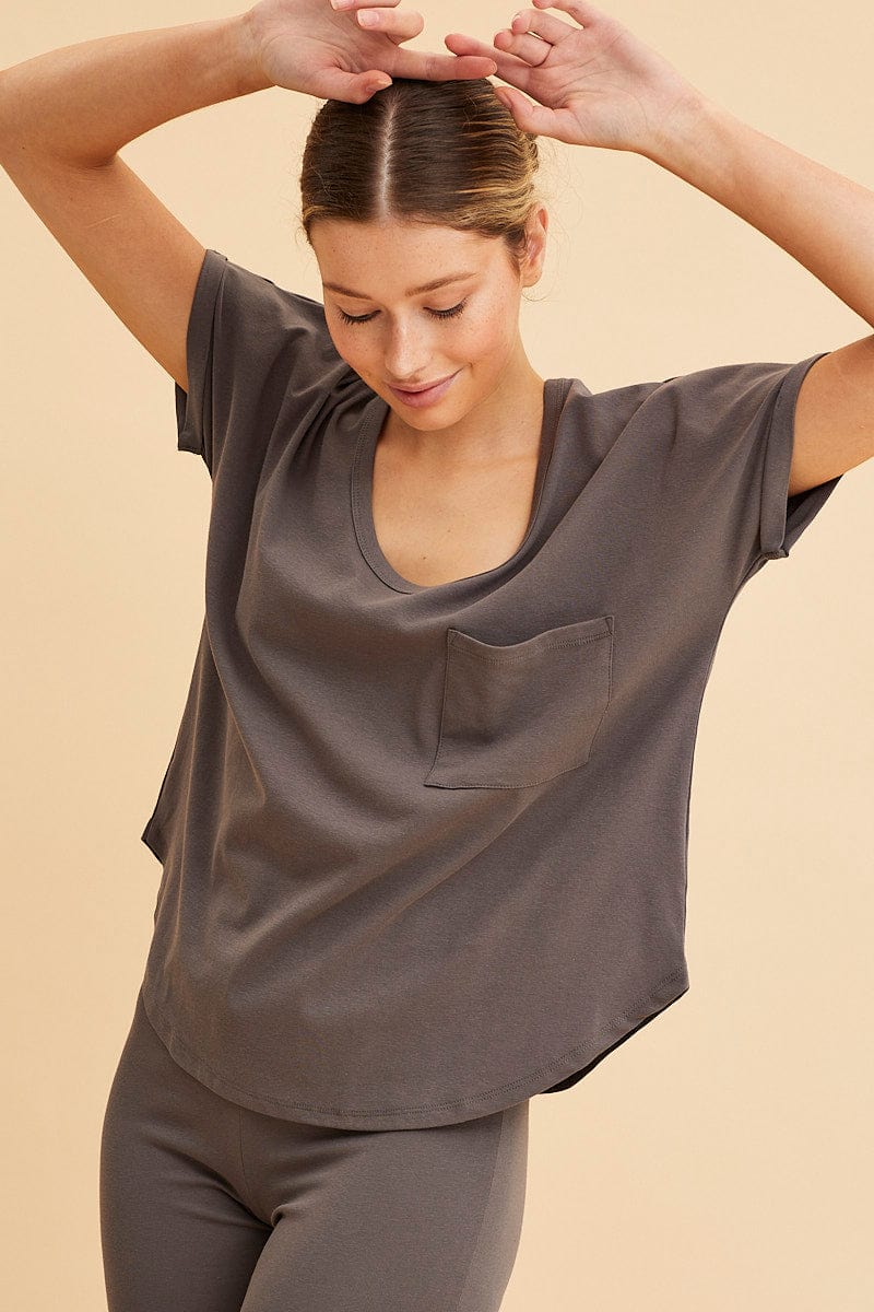 http://allyfashion.com/cdn/shop/products/basic-grey-pocket-tee-scoop-neck-cotton-stretch-short-sleeve-32965086904513.jpg?v=1664340658