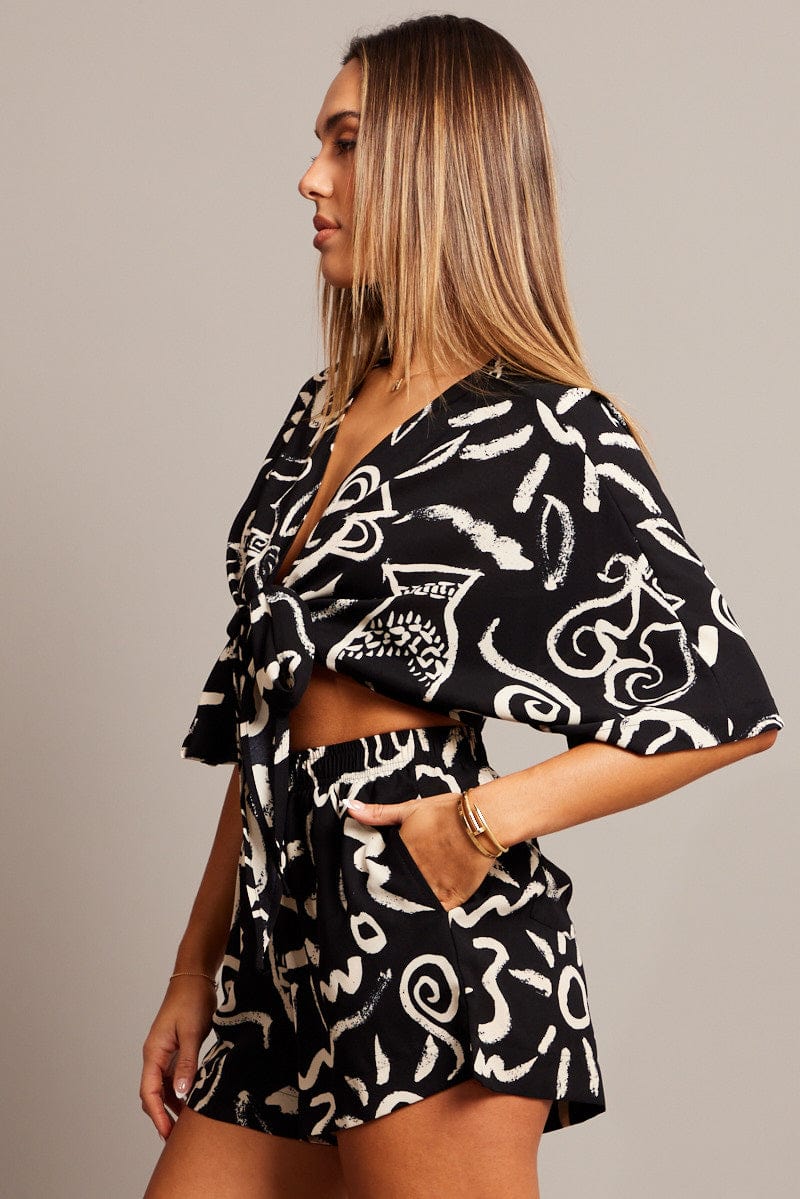 Black Abstract Relaxed Shorts High Rise for Ally Fashion