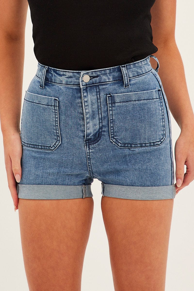 Denim shorts with pockets on sale out