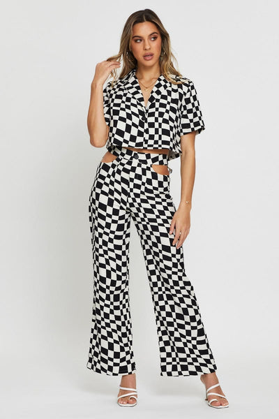Obsessed with checker prints? 🎲 Pair our check-in wide leg pants with a  vintage crop top + docs. Only a FEW pants in this print left i