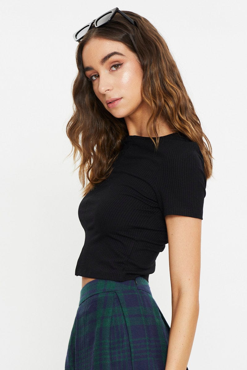 TSHIRT SEMI CROP Black Short Sleeve Rib Jersey Split Hem Top for Women by Ally